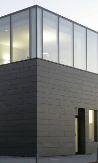 Rathscheck verzichtet ganz auf Schieferromantik beim eigenen Büro- und Schulungsgebäude