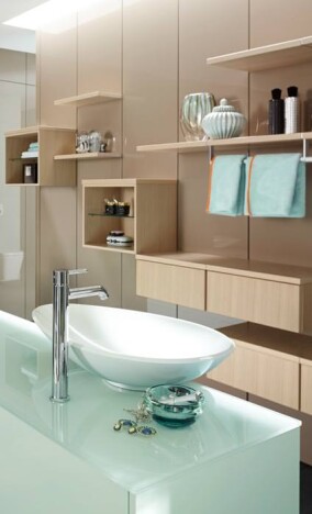 Fusion von Wand, Möbel, Badkeramik und Sanitärtechnik bei der neuen rc40-Generation