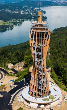 Weltweit höchster Aussichtsturm aus Holz und Stahl