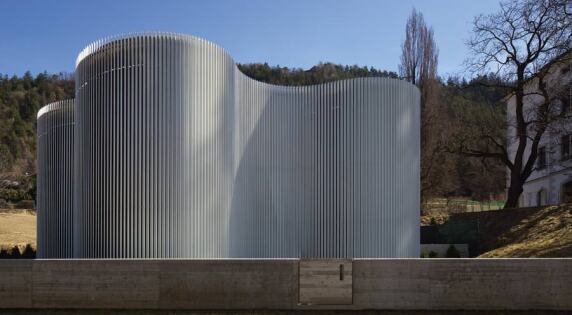 Warmwasserreservoir für das städtische Fernwärmenetzwerk (Foto: Günter Wett)