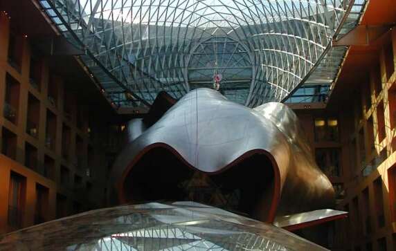 DZ-Bank-Gebäude am Pariser Platz in Berlin von Frank O. Gehry (© Cesar Serrano)