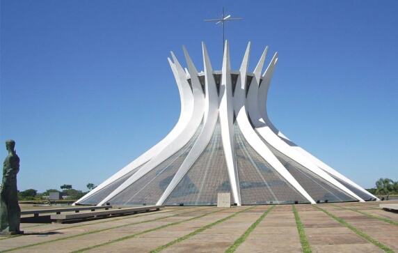 Catedral Metropolitana Nossa Senhora Aparecida (Brasilia) von Oscar Niemeyer © Charlie Skiddi