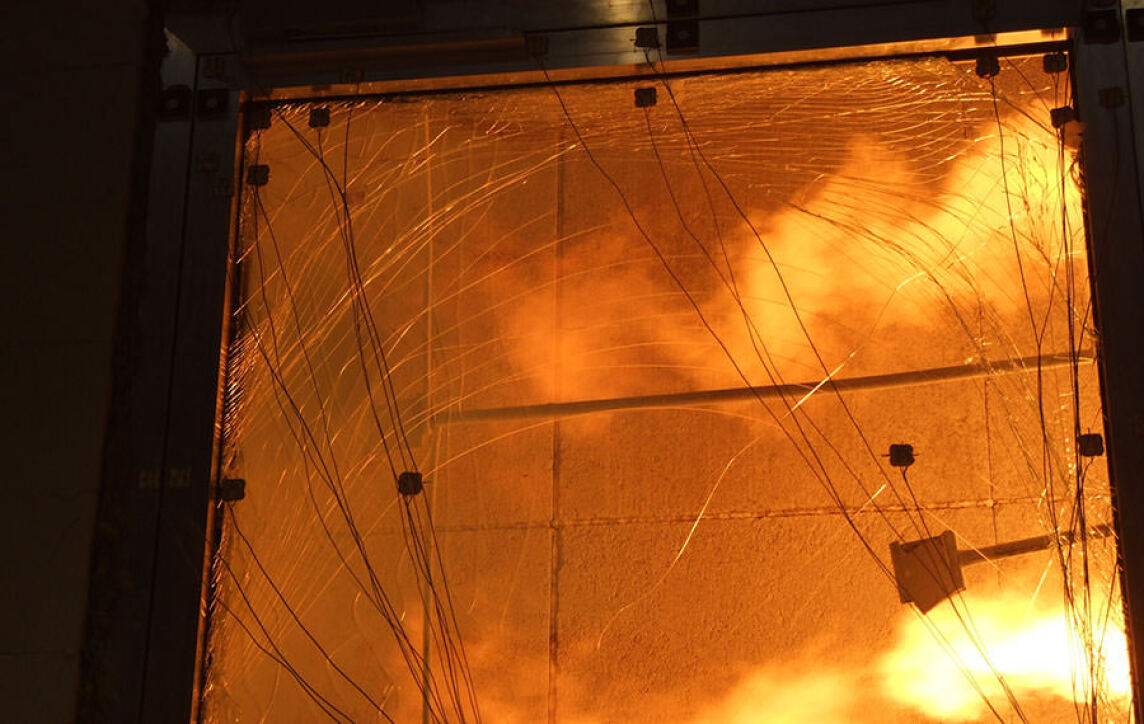 Brandprüfung von einem Fenster mit Oberlicht