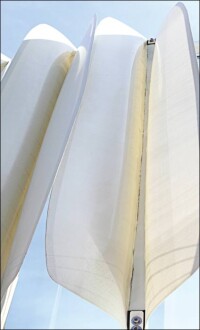 Bionische Fassadenverschattung Flectofin auch für gebogene Fassaden geeignet