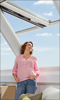 i8: Rotos neues automatisches Dachflächenfenster ohne sichtbare Antriebselemente