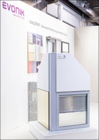 Hoch wärmedämmendes, schlankes Fassadenelement aus VIP, Calostat und Plexiglas