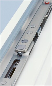 Roto verspricht „Klasse (auch) für die Masse“ im Drehkipp-Bereich