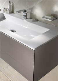 Neuer, geradliniger Keramikwaschtisch ergänzt die Keuco Edition 11