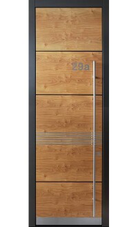 Türenmanufaktur Topic zeigt Größe mit 3-Meter-Haustüren ... zumindest optisch