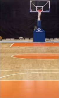 In drei Stunden montiert: der mobile HARO Sportboden in Jenas größter Sporthalle