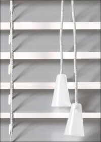 Neue Normen sollen Unfällen von Kindern durch Jalousien-Kordeln vorbeugen