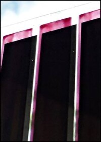 Organische Solarmodule eingebettet in Glas dünn wie ein Papierblatt