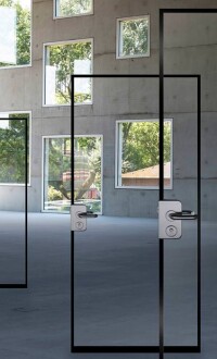 Ein-/Zweiflüglige T30-Feuerschutz-Ganzglastür: filigran, transparent, rahmenlos