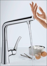 Küchenarmatur mit großflächigem An/Aus-Knopf an der Stirn neu von Hansgrohe