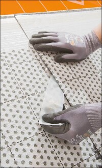 BauderPIR Steildachdämmelemente mit neuer Masse-in-Masse-Überlappungsverklebung