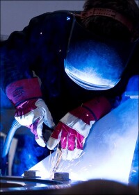 Glamox i70 LED: Robuste Leuchte für anspruchsvolle industrielle Anwendungen