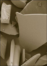 Poröse Gläser als Additive für Farben und Putze zur Verbesserung des Rauklimas