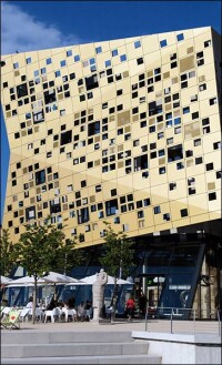 Feuerverzinkter Stahl trägt Hülle des Forums Gold & Silber in Schwäbisch Gmünd