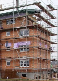 Monolithisch gebautes Apartment-Passivhaus mit 62 Wohneinheiten für weniger als 1.800 €/m²