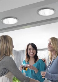 JET-Gruppe bringt eigene Tageslichtröhren auf den Markt