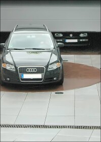 „ParkDisc“ von Klaus Multiparking dreht Fahrzeuge auf der Stelle um die eigene Achse