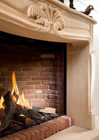 Großes Kino: Gaskamine mit dekorativem, hoch aufloderndem Feuer