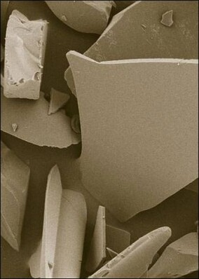 Poröse Gläser als Additive für Farben und Putze zur Verbesserung des Rauklimas