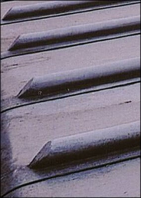 Bleieindeckung in Holzwulst-Technik für flach geneigte Dächer mit markanter Optik