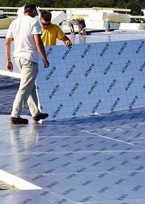 PIR-Flachdachdämmung von Unilin mit zwei Prozent Gefälle und nun WLS 023