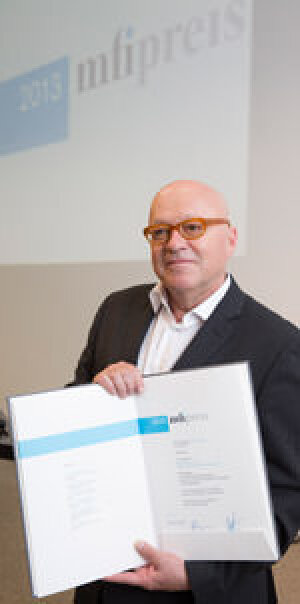 Künstler Olaf Metzel, Preisträger des mfi Preises 2013 für Kunst am Bau