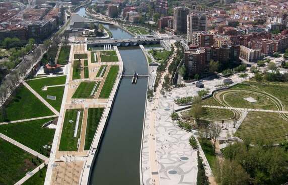 Burgos & Garrido Arquitectos / Porras La Casta / Rubio & Alvarez-Sala / West 8 mit “Madrid Río”