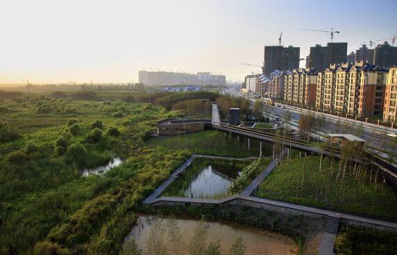 Turenscape (Bejing, CN) mit “Qunli Stormwater Park”