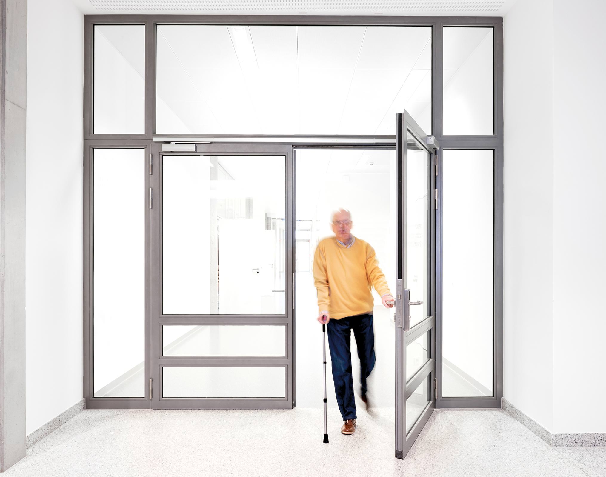 Neue Freilauftürschließer von Geze führen Bandschutz und