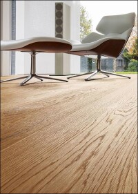 Landhausdielen mit großzügiger Überbreite auf der Fährte von Schlossdielen