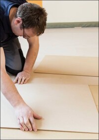 Trocken, sauber, schnell - verspricht der entkoppelnde Unterboden Uzin RenoTop PLUS