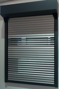 Neuer Tageslichtrollladen von Heroal ermöglicht Lichtlenkung in Teilabschnitten