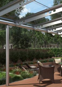 Anova: Solarlux stellt Terrassendach mit schwimmender Schiebeverglasung vor