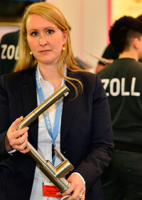 Zoll stellte auf der ISH 45 gefälschte Artikel und 362 CD-Kataloge sicher