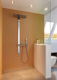 Neues Wedi-Duschboard mit einer Ablaufrinne direkt an der Wand