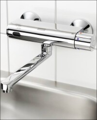 WASH-S von Franke: elektronische Wandarmatur mit Hygienespülung und Thermostat