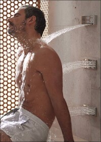 Duschen im Sitzen und automatisierte Beingüsse: Spa à la Dornbracht