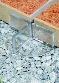 3-mm-Fugenkreuz von Gutjahr erleichtert lose Verlegung von dünnen Keramikplatten