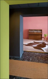 Lockstoff Farbe mit Le Corbusiers „Polychromie architecturale“ à la Keim für ein Designhotel