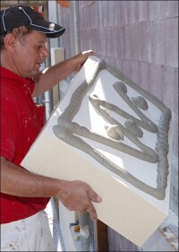 Brandschutz ohne Riegel mit Knaufs schlanker Dämmfassade „Warm-Wand Slim“