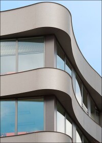 Das erste zum Plus-Energie-Haus sanierte Geschäftshaus Deutschlands steht in Bottrop