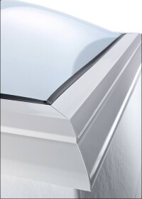 Lamilux entwickelt DRI-Prüfverfahren für Lichtkuppeln und <nobr>-bänder</nobr>