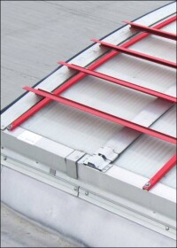 Neue Durchsturzsicherung von JET zur Absicherung von Verkehrswegen auf dem Dach