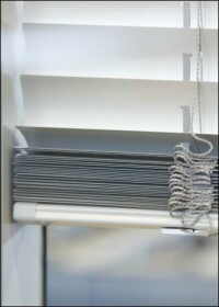 Glastec führt 50-mm-Sichtschutzlamelle für ihr flächenbündiges Innenfenster ein