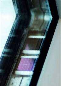 Fingernagelgroßer Sensor-Funkchip mit Solarzelle soll Fenster überwachen