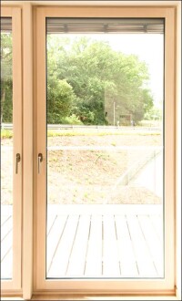 Verbundfenster aus Holz-Alu oder Holz-Holz mit Sonnenschutz im Scheibenzwischenraum